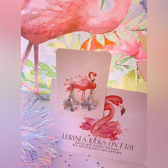 Summer silver style flower dangle and drop earrings/summertime wedding/ - Picture 2 of 12